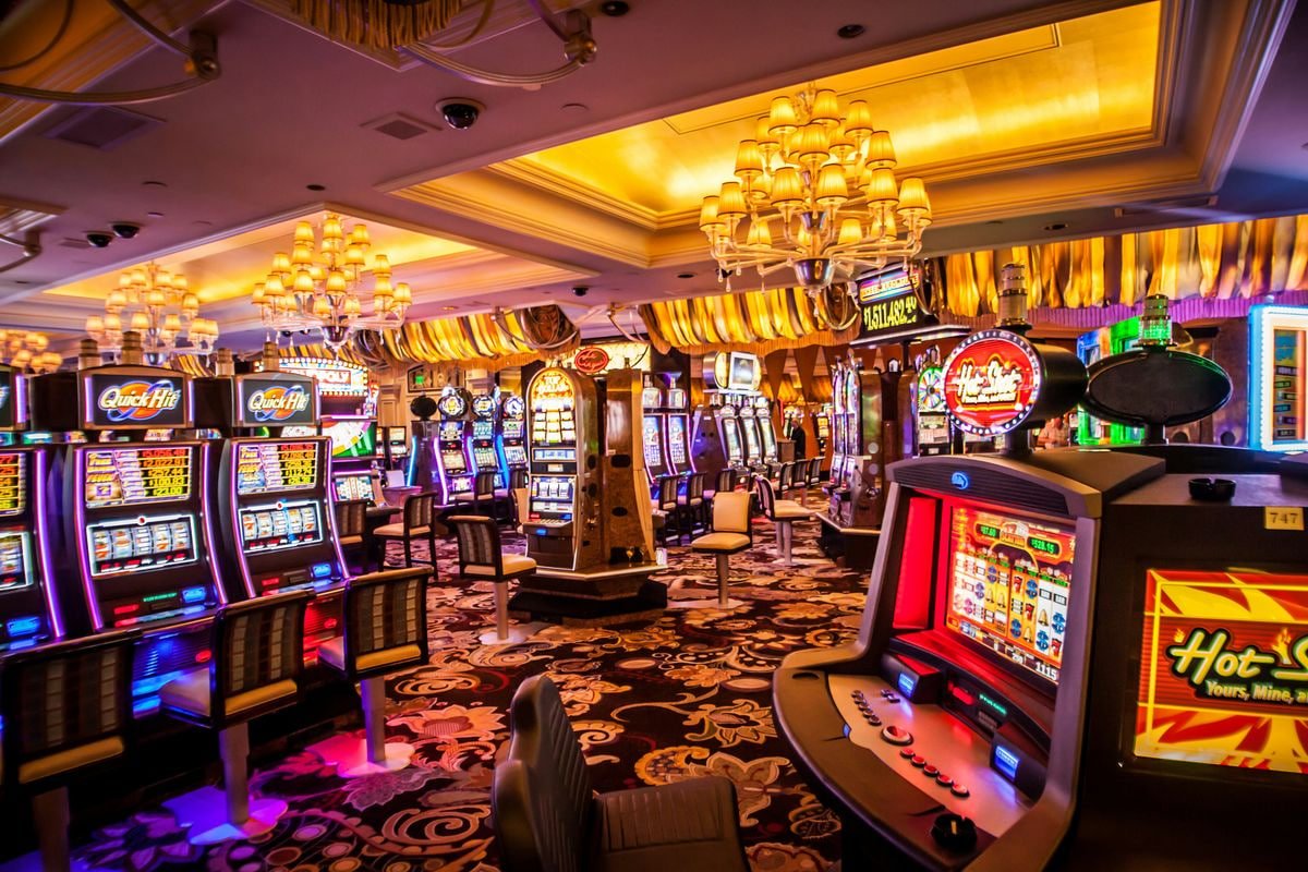 Filipino player enjoying live dealer baccarat on superace777 mobile browser